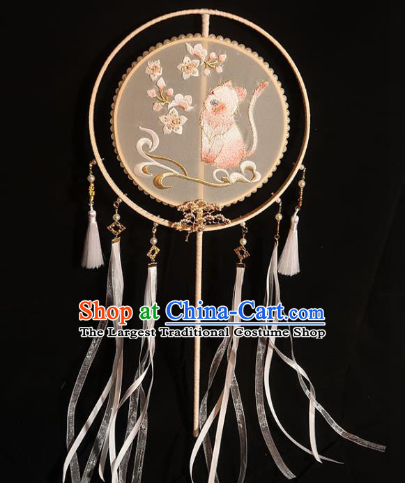 China Classical Dance Embroidered Cat Circular Fan Handmade Bride White Ribbon Tassel Palace Fan Traditional Wedding Silk Fan