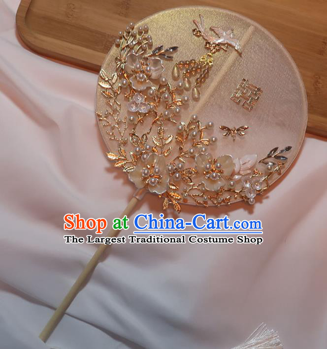 China Classical Dance Pearls Circular Fan Handmade Bride Plum Blossom Palace Fan Traditional Wedding White Silk Fan