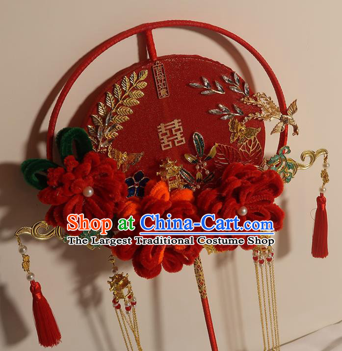 China Traditional Wedding Golden Tassel Silk Fan Handmade Bride Palace Fan Classical Dance Red Velvet Chrysanthemum Circular Fan