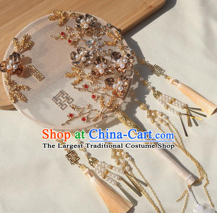 China Handmade Bride Plum Blossom Palace Fan Traditional Wedding Fan Classical Dance White Silk Fan