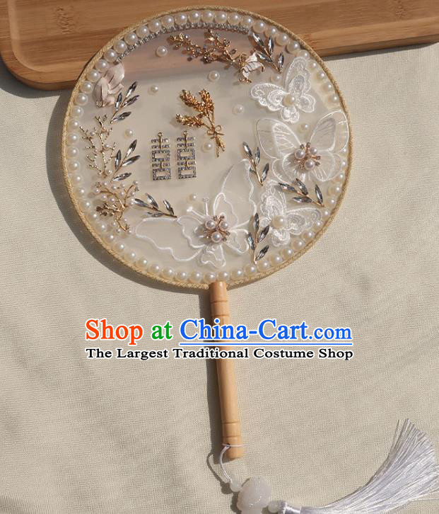 China Classical Dance Silk Fan Handmade Bride Lace Butterfly Palace Fan Traditional Wedding Pearls Fan