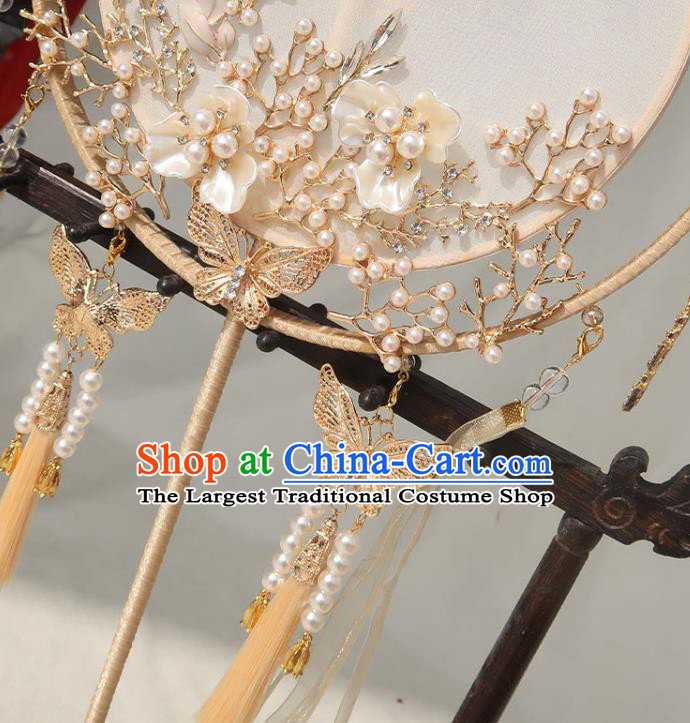 China Traditional Wedding Shell Flowers Circular Fan Handmade Hanfu Fan Bride White Silk Palace Fan