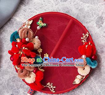 China Classical Velvet Flowers Circular Fan Handmade Wedding Palace Fan Traditional Hanfu Red Silk Fan