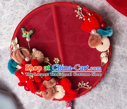 China Classical Velvet Flowers Circular Fan Handmade Wedding Palace Fan Traditional Hanfu Red Silk Fan