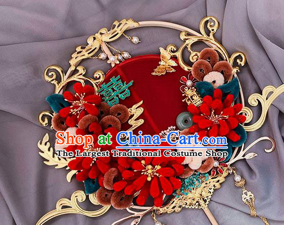 China Handmade Wedding Palace Fan Traditional Hanfu Silk Fan Classical Red Velvet Chrysanthemum Circular Fan
