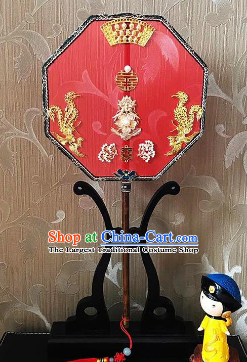 China Handmade Golden Plum Blossom Palace Fan Wedding Octagon Fan Traditional Red Silk Fan