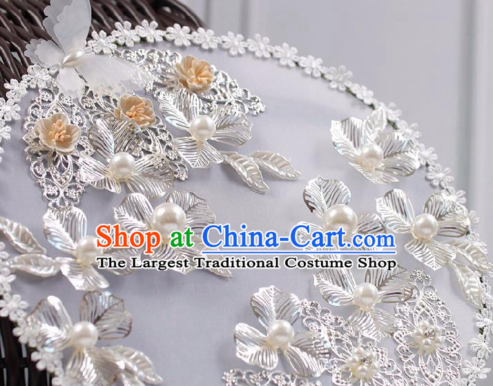 China Traditional Bride Argent Butterfly Circular Fan Wedding Silk Fan Handmade White Lace Palace Fan