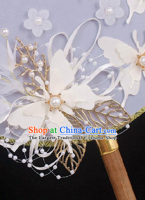 China Handmade White Butterfly Palace Fan Traditional Bride Circular Fan Wedding Silk Fan
