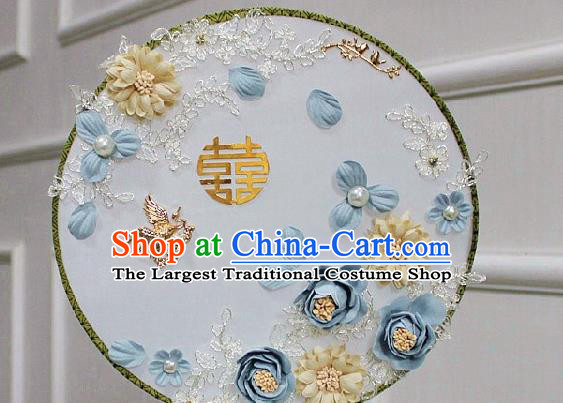 China Handmade Blue Roses Palace Fan Traditional Wedding Silk Fan Bride Circular Fan