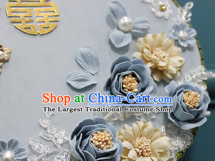 China Handmade Blue Roses Palace Fan Traditional Wedding Silk Fan Bride Circular Fan