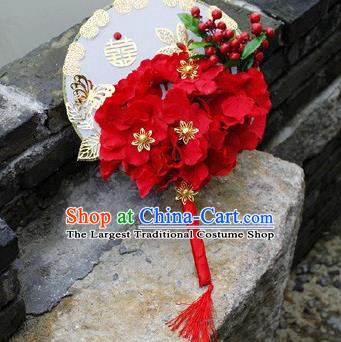 China Handmade Red Flowers Palace Fan Bride Circular Fan Traditional Wedding Xiuhe Suit Silk Fan