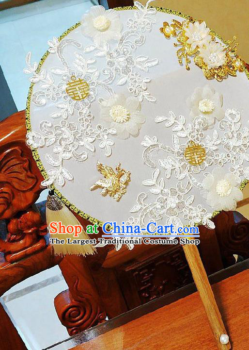 China Traditional Xiuhe Suit Silk Fan Wedding Bride Lace Flowers Palace Fan Handmade White Tassel Circular Fan