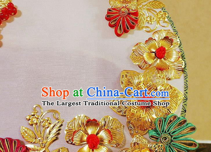 China Bride Golden Flowers Circular Fan Traditional Xiuhe Suit Silk Fan Handmade Wedding Palace Fan