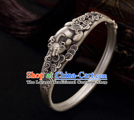 China Handmade Silver Carving Pi Xiu Bracelet Traditional Wristlet Bangle Jewelry