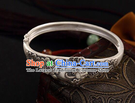 China Handmade Silver Carving Pi Xiu Bracelet Traditional Wristlet Bangle Jewelry