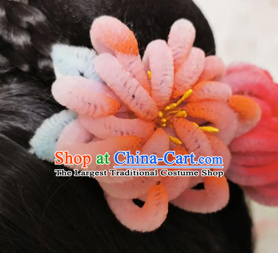 China Traditional Velvet Pink Chrysanthemum Hairpin Handmade Ancient Empress Headwear