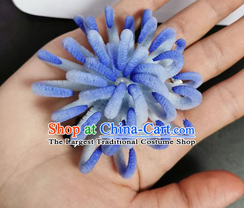 China Handmade Ancient Princess Hair Stick Ming Dynasty Blue Velvet Chrysanthemum Hair Claw