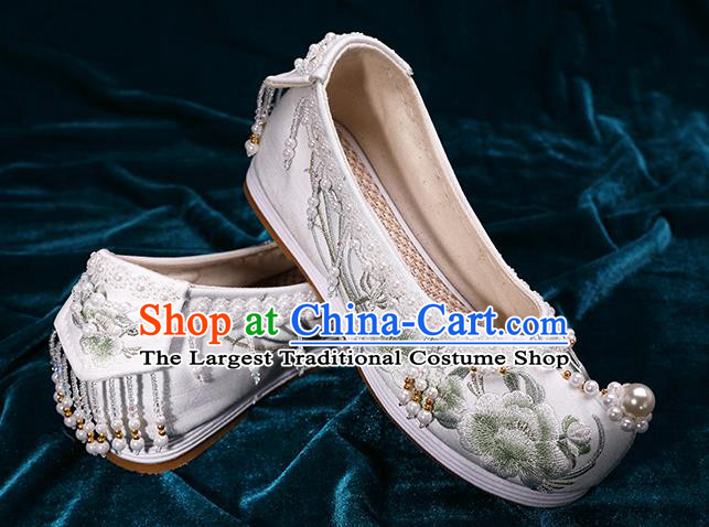 Chinese Traditional Embroidered Peony Shoes Handmade White Shoes Hanfu Pearls Shoes
