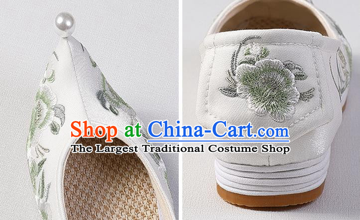 Chinese Classical Embroidered Begonia Shoes Traditional Women Shoes Handmade Hanfu White Cloth Shoes