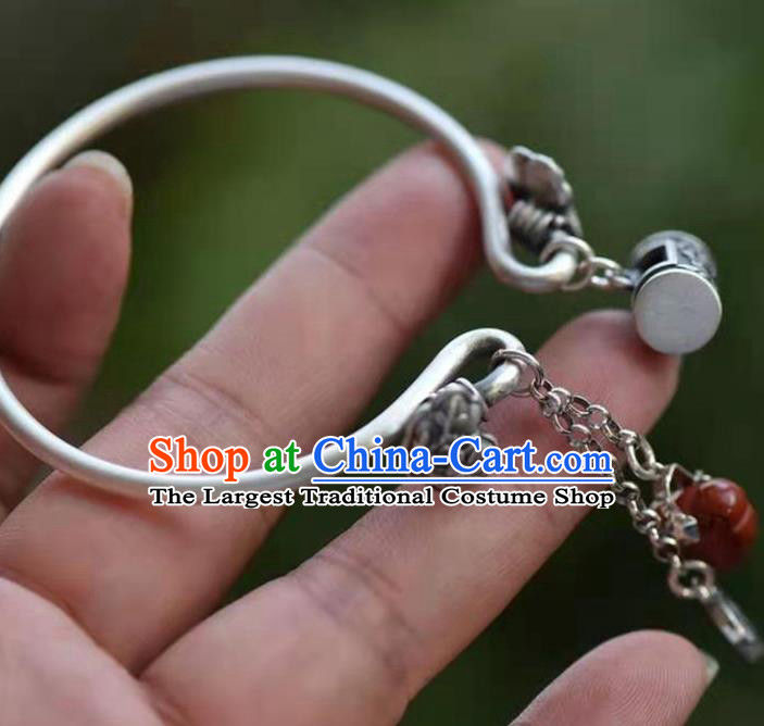 China Handmade Silver Lock Bracelet Traditional Jewelry Accessories National Agate Tassel Bangle
