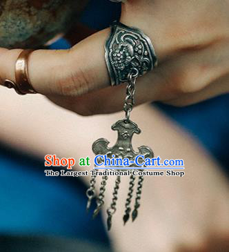 China Handmade Silver Carving Ring Traditional Jewelry Accessories Tassel Circlet