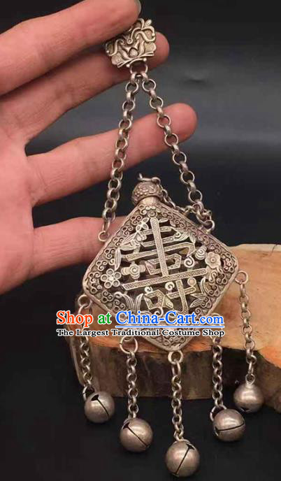 Chinese Handmade Bells Tassel Brooch Classical Ethnic Accessories National Silver Carving Sachet Pendant Jewelry