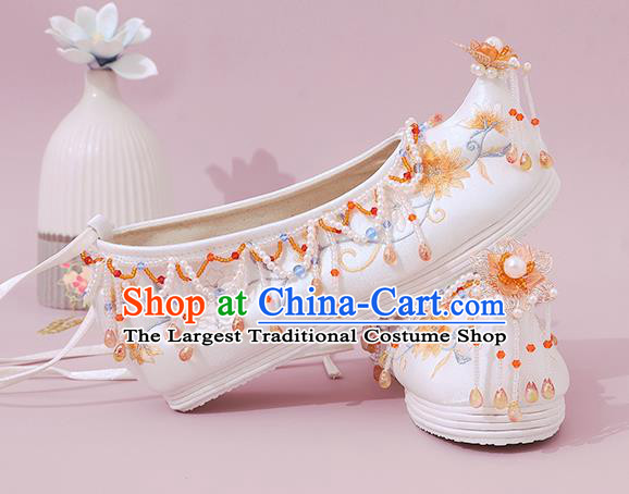 China Traditional National Shoes Classical Beads Tassel Shoes Embroidered Shoes