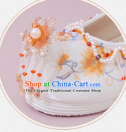 China Traditional National Shoes Classical Beads Tassel Shoes Embroidered Shoes