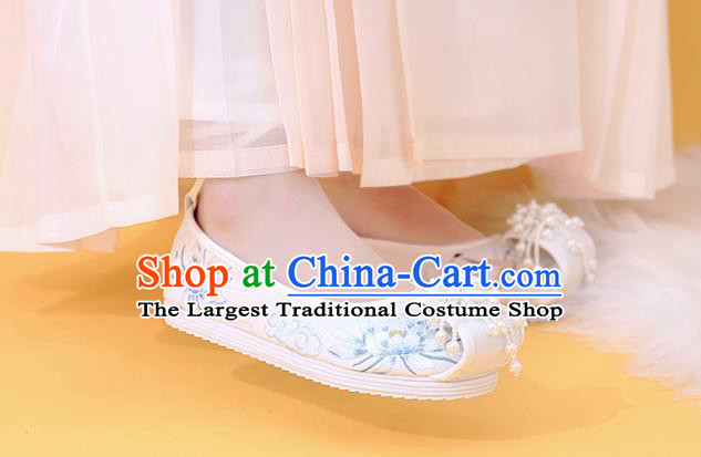 China Classical Beads Tassel Shoes Embroidered Epiphyllum Shoes Traditional National Shoes