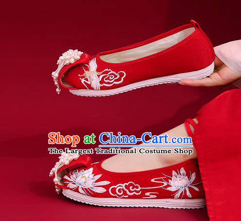China Red Embroidered Epiphyllum Shoes Traditional National Cloth Shoes Classical Beads Tassel Shoes