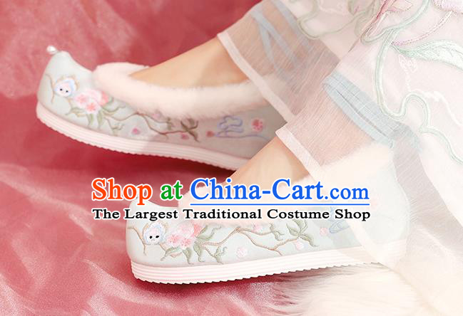 China National Winter Shoes Traditional Hanfu Princess Shoes Light Green Cloth Shoes Embroidered Peach Flowers Shoes