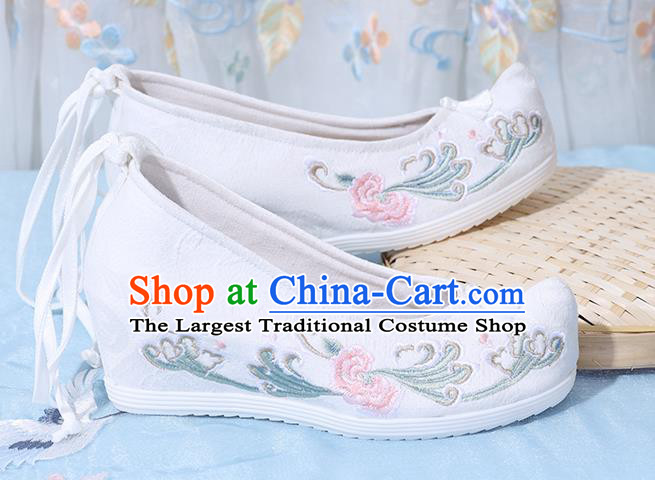 China Embroidered Shoes National Wedge Heel Shoes Traditional White Cloth Shoes
