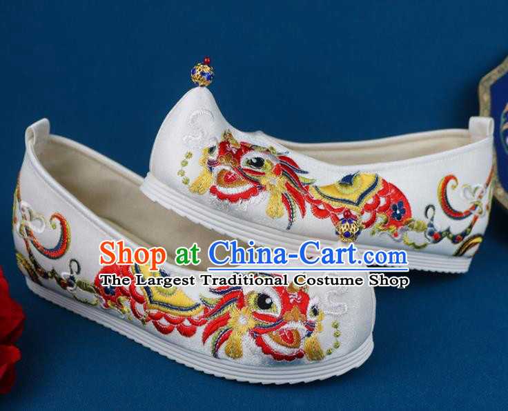 China Embroidered Lion Shoes Traditional Wedding White Cloth Shoes Ming Dynasty Princess Shoes