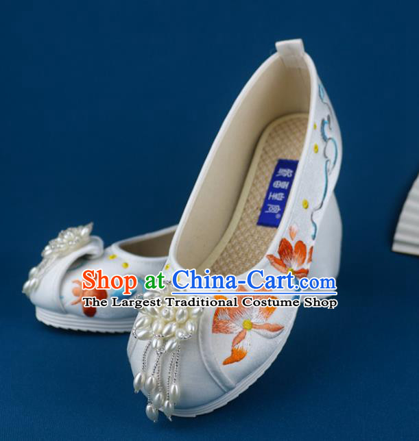 China Pearls Tassel Shoes Embroidered Shoes Traditional Wedding White Cloth Shoes