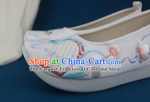 China Traditional Ming Dynasty Shoes Classical Dance Shoes Embroidered White Shoes