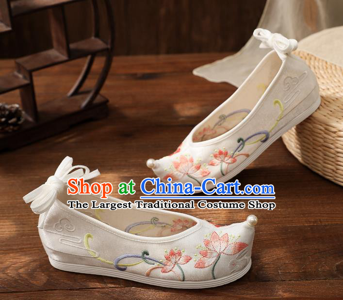 China Traditional White Cloth Shoes Embroidered Lotus Shoes Handmade Hanfu Shoes National Shoes