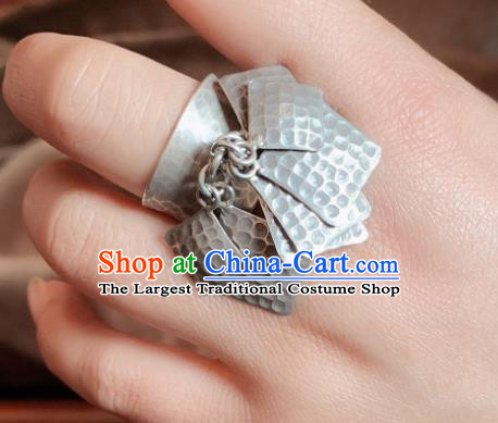 Chinese Handmade Ethnic Ring National Silver Carving Circlet Jewelry