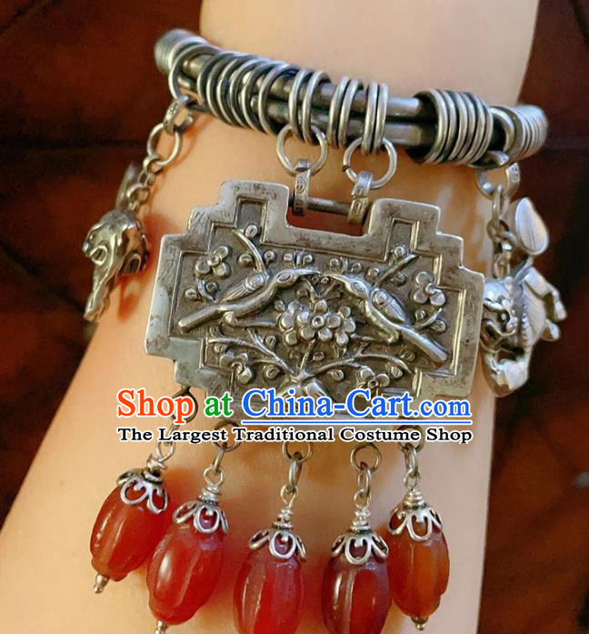 Handmade Chinese Silver Lock Bracelet Accessories Traditional Culture Jewelry Agate Tassel Bangle