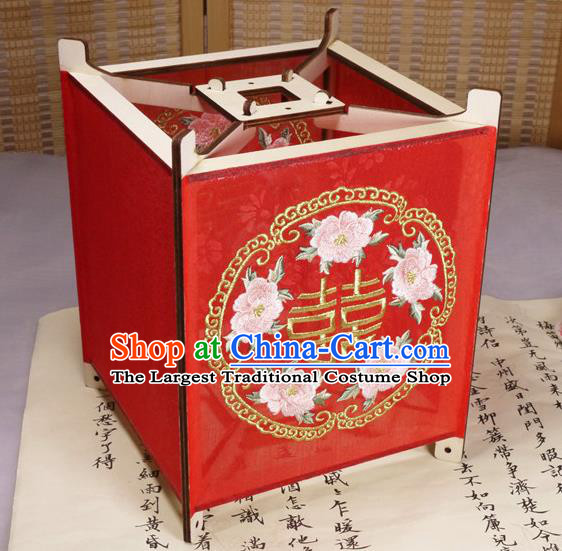 China Handmade Red Chiffon Desk Lamp Embroidered Palace Lantern Embroidery Peony Lantern