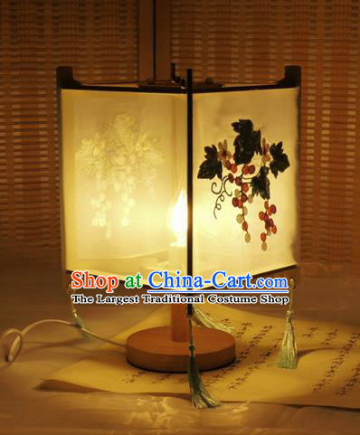 China Classical Cloth Palace Lantern Traditional New Year Desk Lantern Handmade Embroidered Grape Lamp