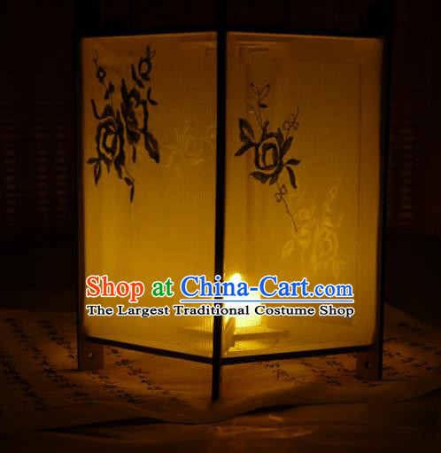 China Traditional Light Yellow Silk Hexagon Lanterns Handmade Hanging Lamp Classical Embroidered Palace Lantern