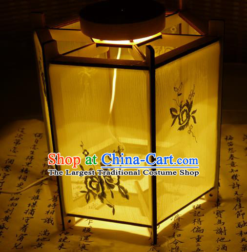 China Traditional Light Yellow Silk Hexagon Lanterns Handmade Hanging Lamp Classical Embroidered Palace Lantern
