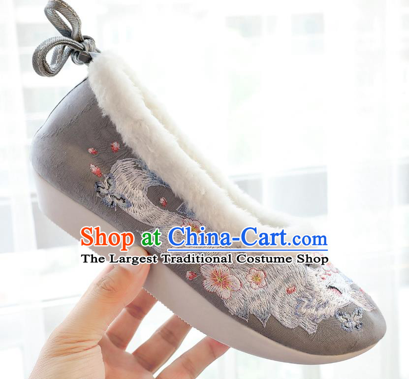 China Traditional Women Hanfu Shoes Winter Grey Cloth Shoes Classical Embroidered Fox Shoes
