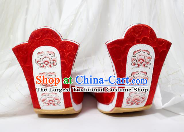 China Traditional Tang Dynasty Princess Shoes Classical Wedding Shoes Handmade Painting Clouds Red Brocade Shoes