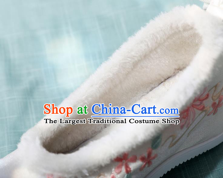 China Ming Dynasty Hanfu Shoes Classical White Cloth Shoes Traditional Embroidered Manjusaka Shoes