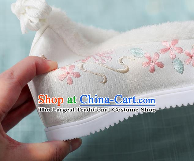 China Ming Dynasty Hanfu Shoes Classical White Cloth Shoes Traditional Embroidered Manjusaka Shoes