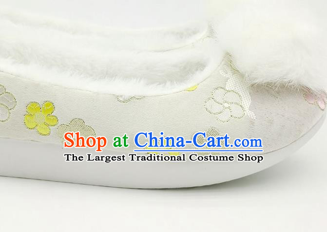 China Classical White Brocade Shoes Traditional Satin Shoes Song Dynasty Noble Lady Hanfu Shoes
