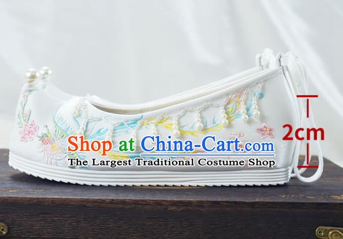 China Traditional Beads Tassel Shoes Women Hanfu Shoes National Embroidered Phoenix White Cloth Shoes
