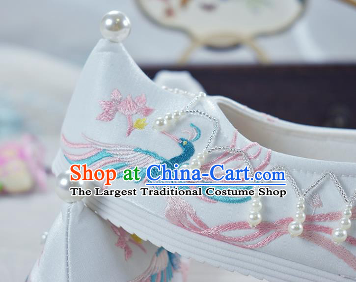 China Traditional Wedding White Cloth Shoes Women Xiu He Embroidered Shoes National Shoes