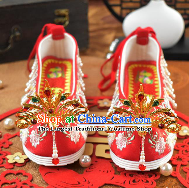 China Women Red Embroidered Shoes Wedding Pearls Shoes Traditional Xiuhe Suit Golden Phoenix Shoes
